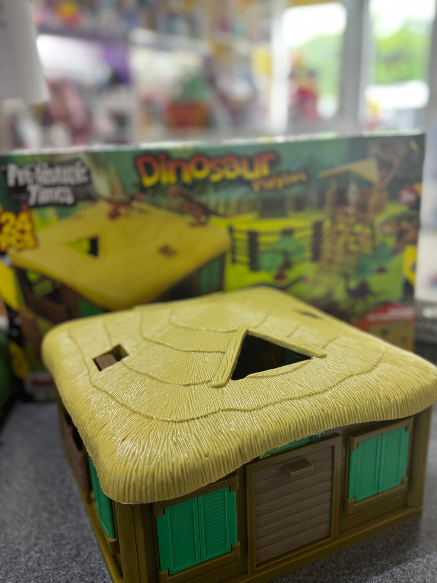 Pick up only~ Redbox Dinosaur Dinosaur Toy Playset