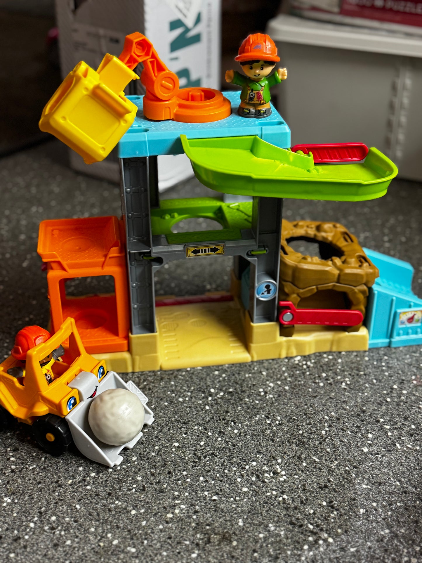Fisher-Price Little People Load Up 'n Learn Construction Site