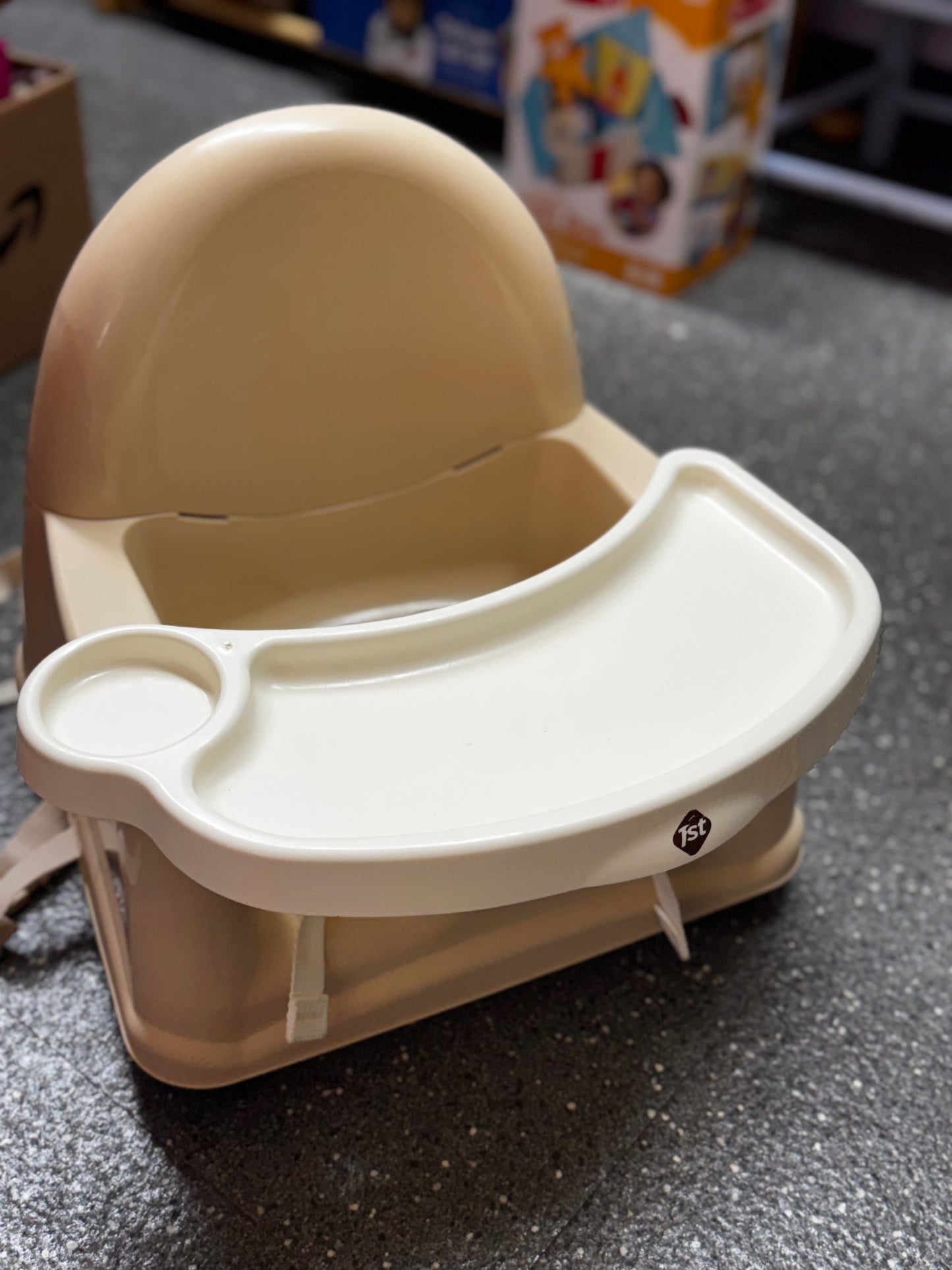 Pick up only~ Safety 1st Easy Care Swing Tray Booster Seat