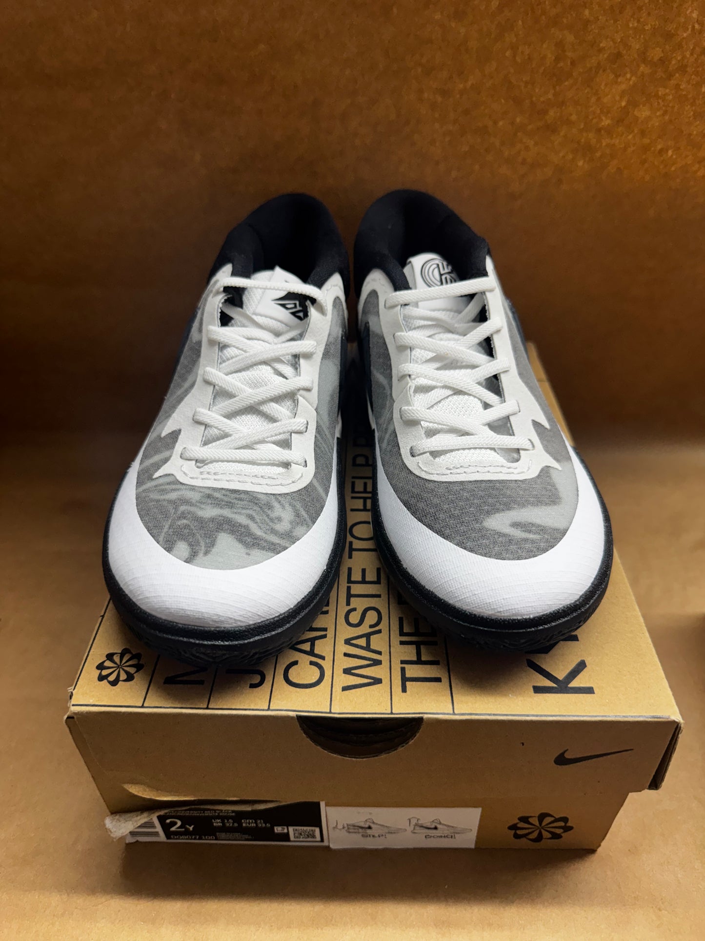 New~ Nike Kyrie Irving shoe size 2