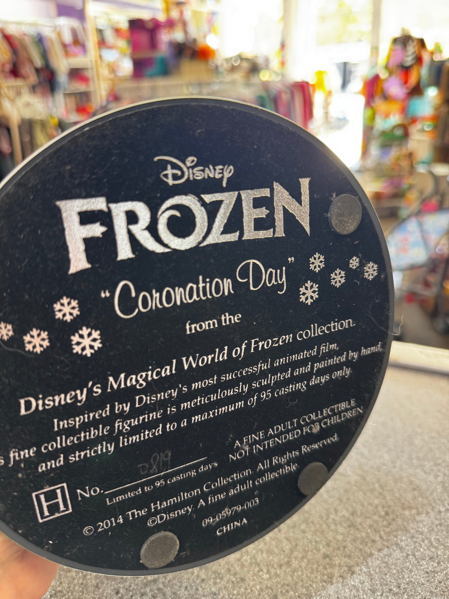 Pick up only~Disney Frozen 2014 Hamilton Collection “Coronation Day”