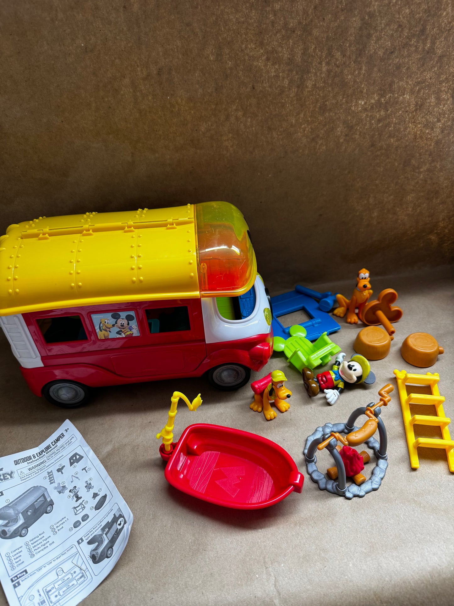 Disney Jr. Outdoor & Explore set