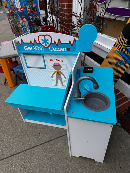 Melissa & Doug Get Well Center with Accessories