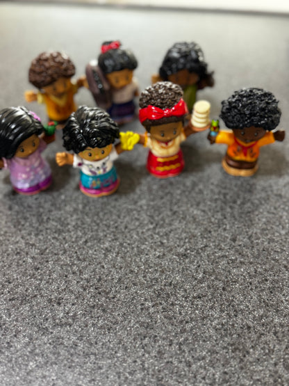 Fisher-Price Disney Encanto Little People set featuring 7 characters from the Madrigal family.