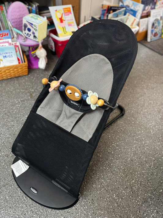 Pick up only~ BabyBjörn Bouncer w/attachable wooden toy bar