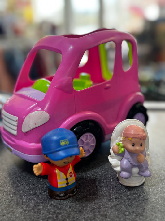 Little people car with accessories (pink)