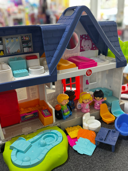 Fisher Price Little People House with accessories