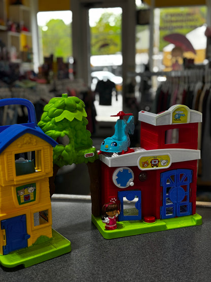 Pick up only~ Fisher-Price Little People Animal Rescue Playset