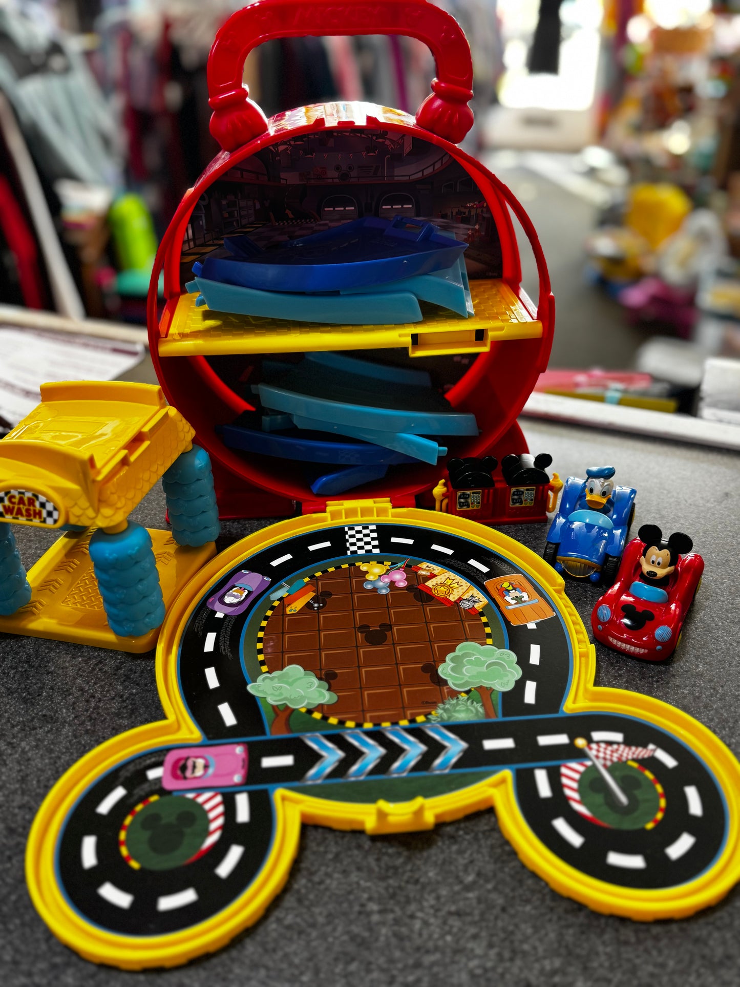 Disney Junior Mickey Mouse Stow ’n Go Garage Figure and Vehicle Playset
