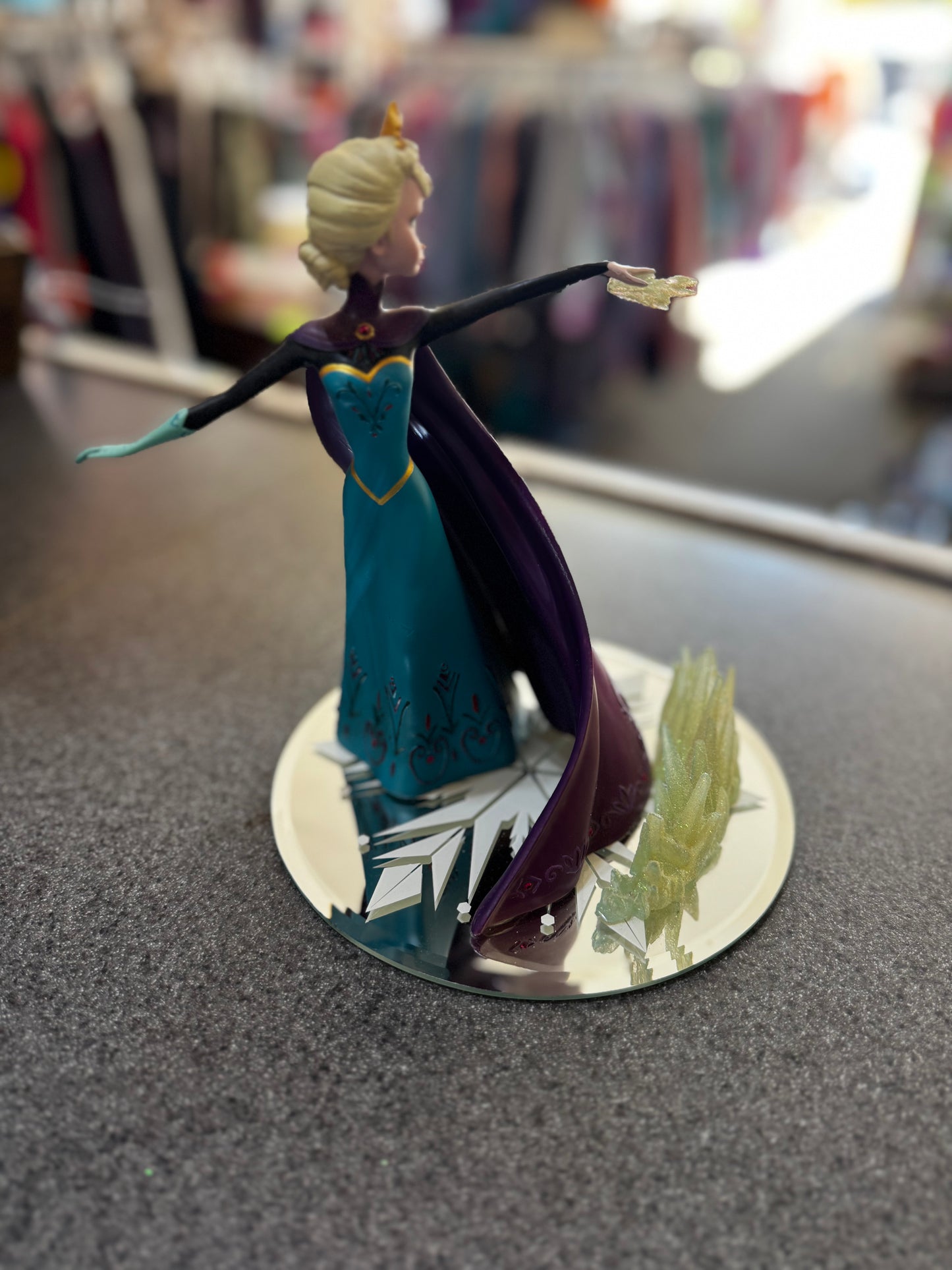 Pick up only~Disney Frozen 2014 Hamilton Collection “Coronation Day”