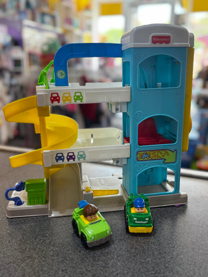 Pick up only~ Fisher-Price Little People Helpful Neighbor's Garage