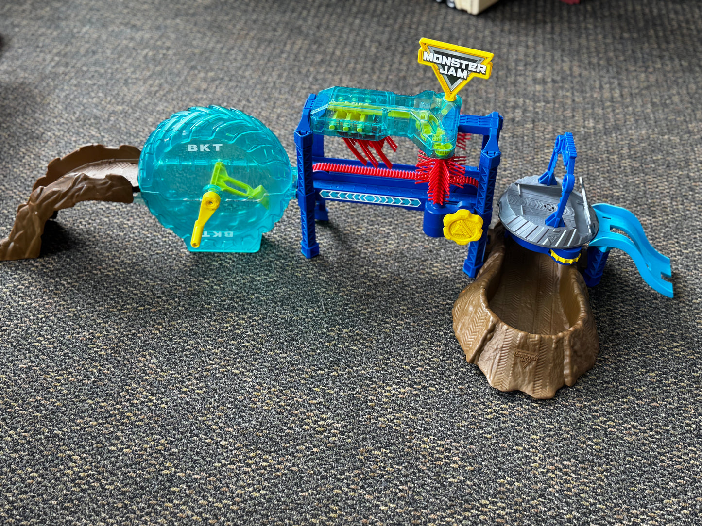 Monster Jam Megalodon Monster Wash Playset