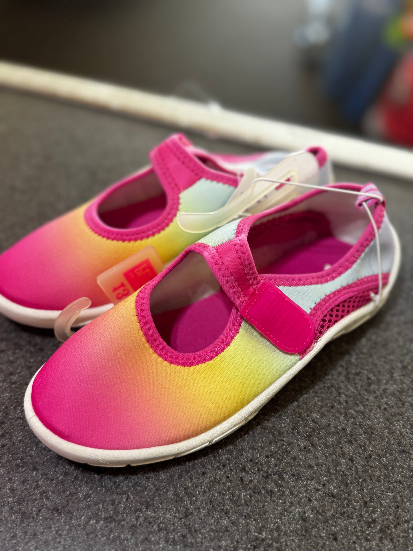 New The Children's Place Rainbow Tie Dye Water Shoes size 13/1