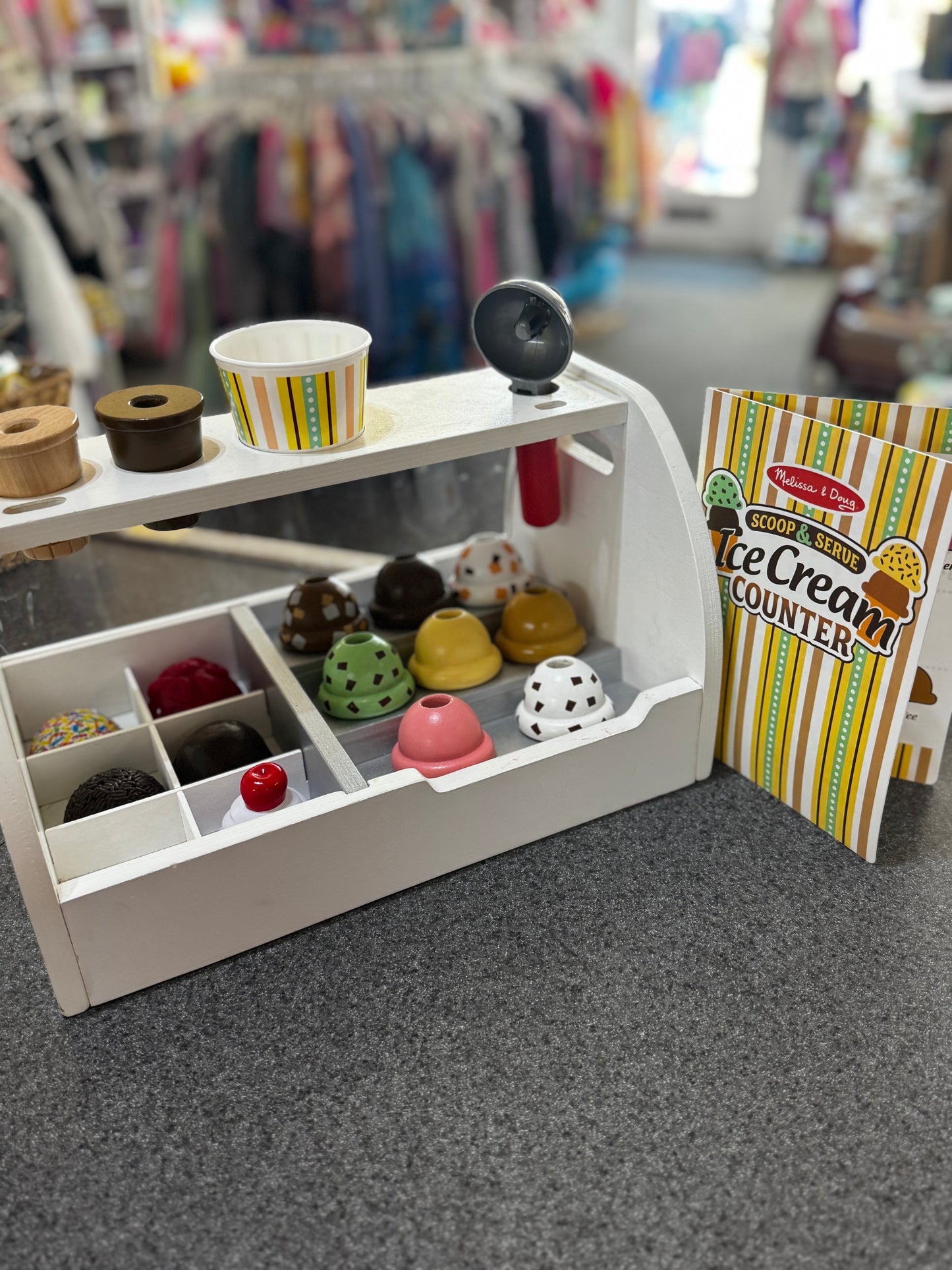 Pick up only ~ Melissa & Doug Wooden Scoop and Serve Ice Cream Counter