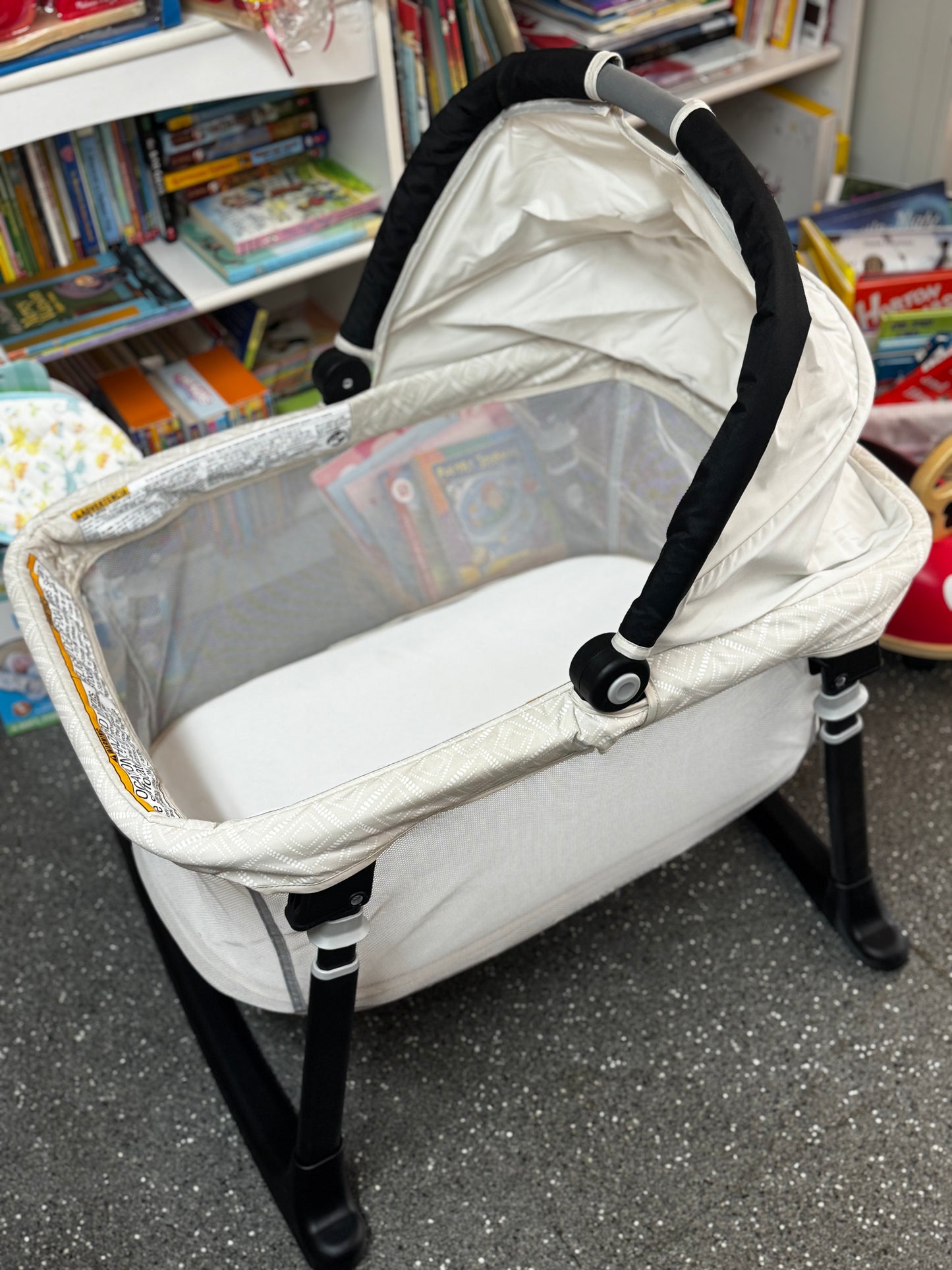 Pick up only~ Graco Pack 'n Play Day2Dream Travel Bassinet