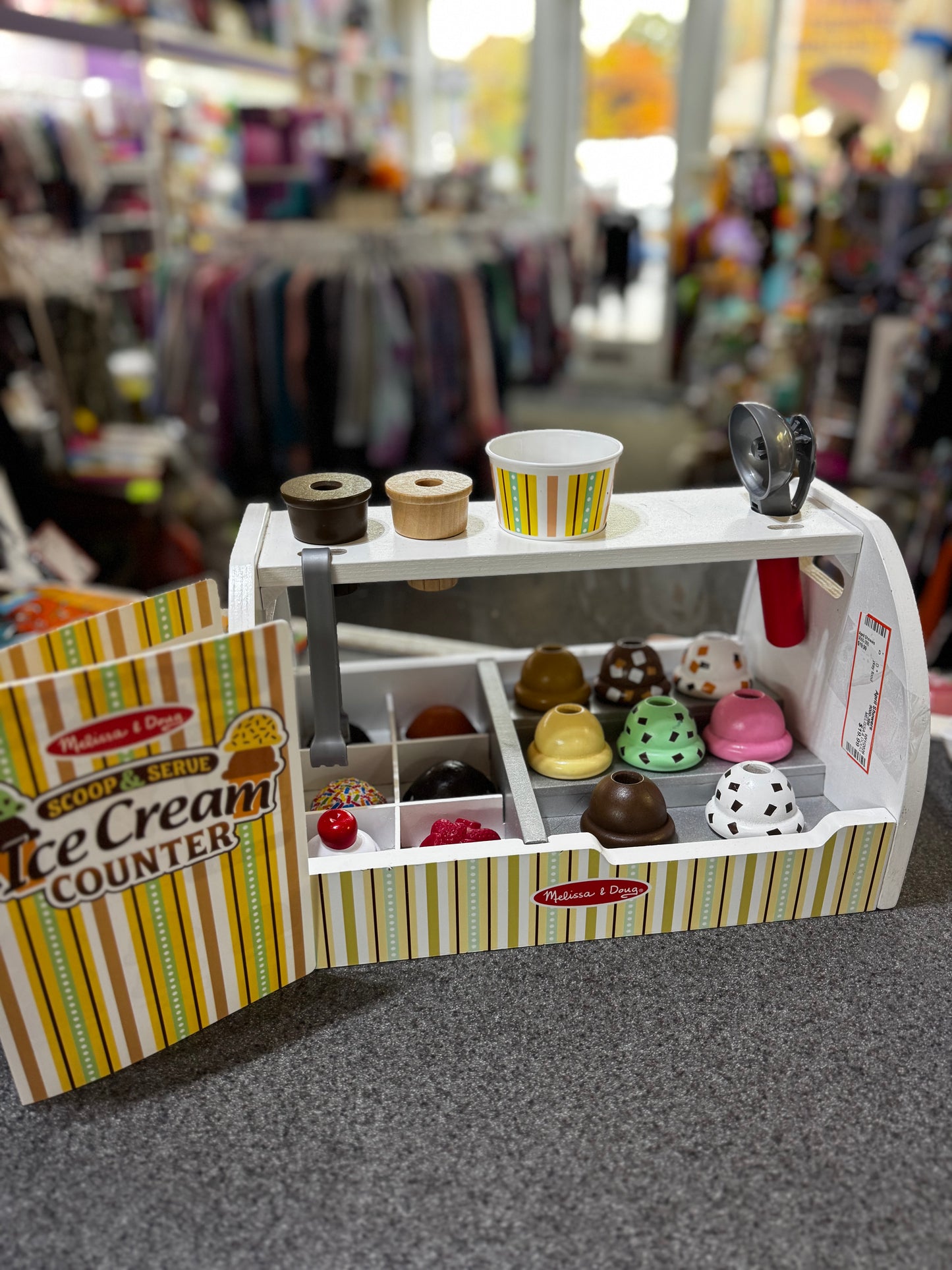 Pick up only ~ Melissa & Doug Wooden Scoop and Serve Ice Cream Counter