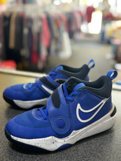Nike Unisex-Child Team Hustle D 11 (Gs) size 5