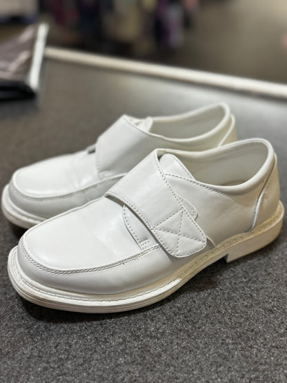 Boys size 3 white dress shoe