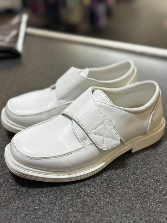 Boys size 3 white dress shoe