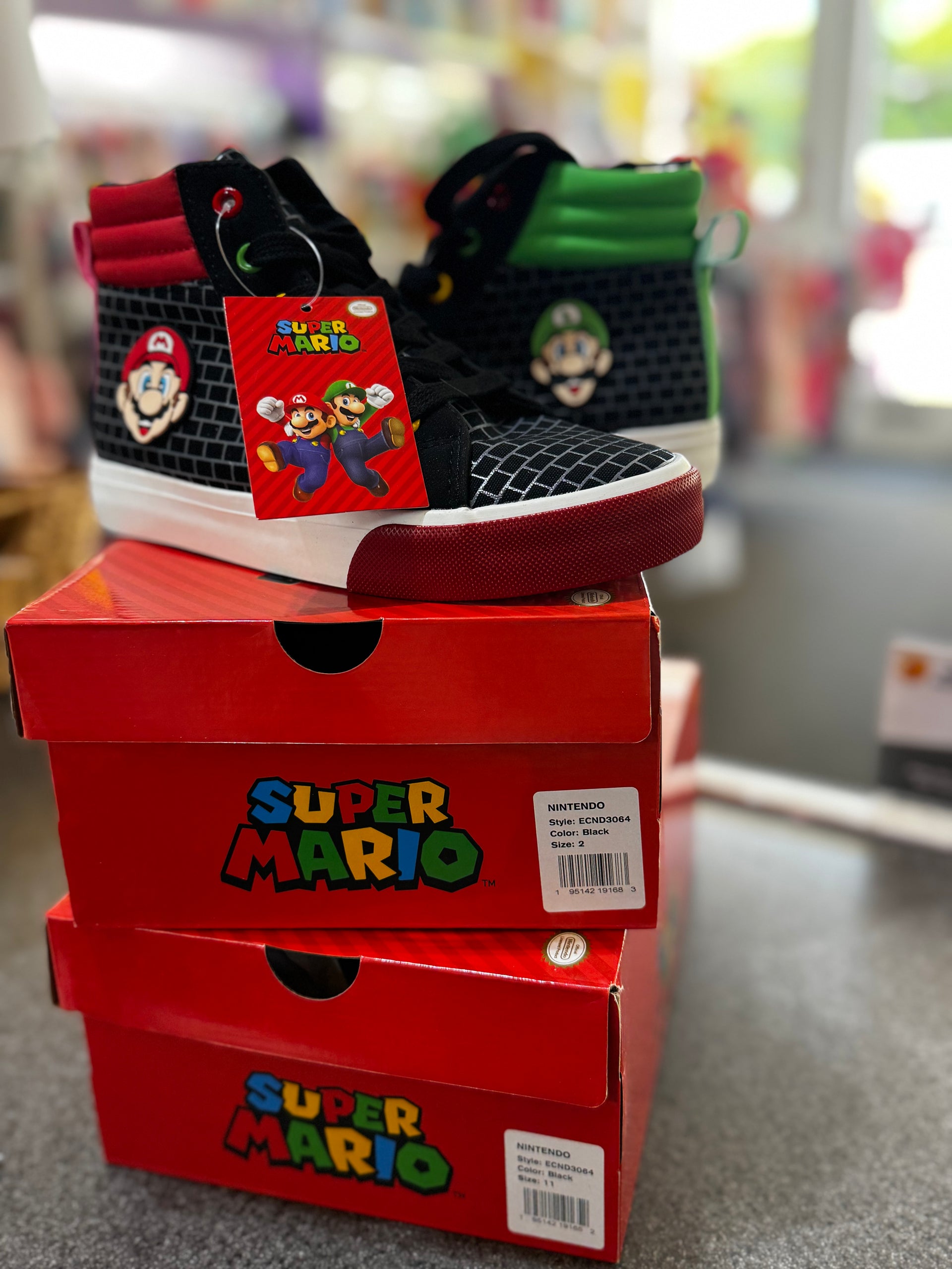 New Super Mario High-Top size 11 & 2