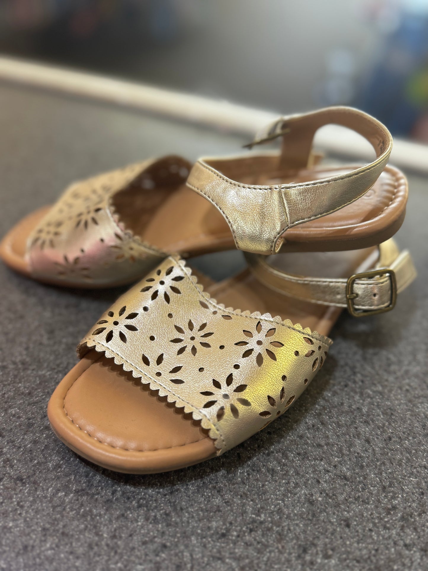 New Old Navy Size 1 Gold Sandal