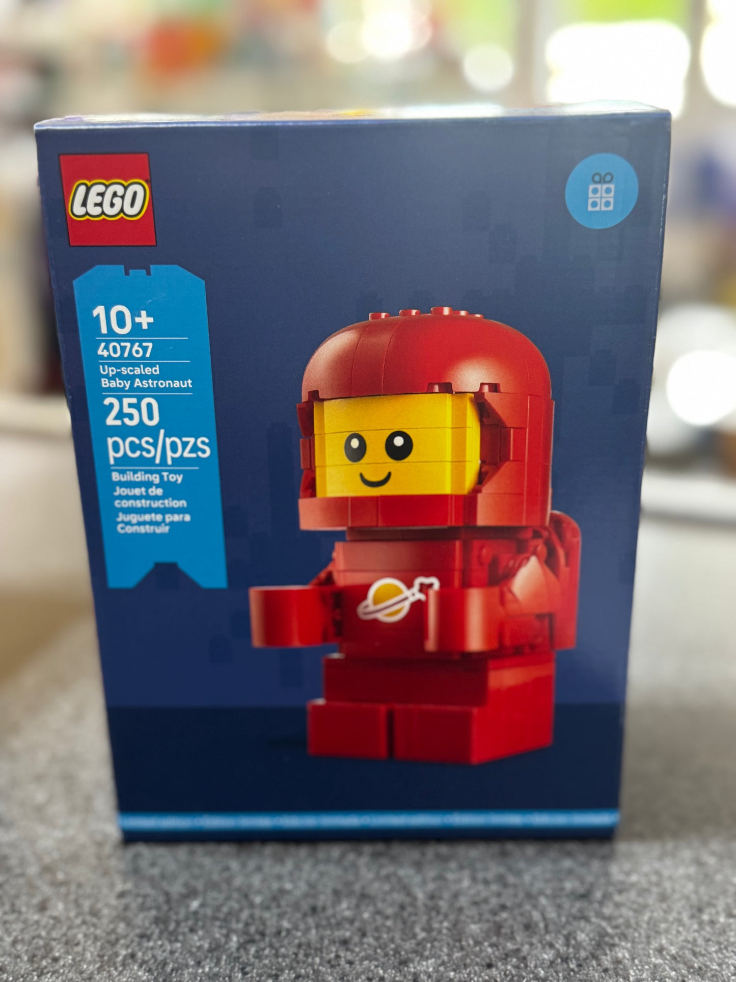 New LEGO Up-Scaled Baby Astronaut 40767