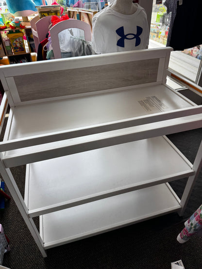 Pick up only ~ Suite Bebe Connelly Changing Table. - White