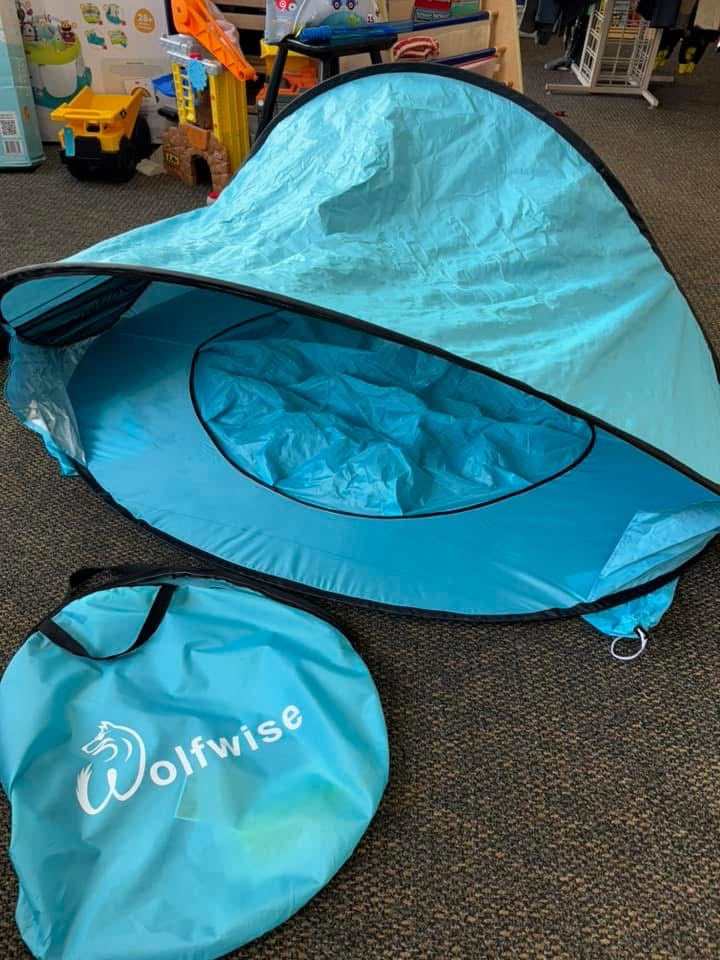 Pick up only~ Wolfwise pop up beach tent
