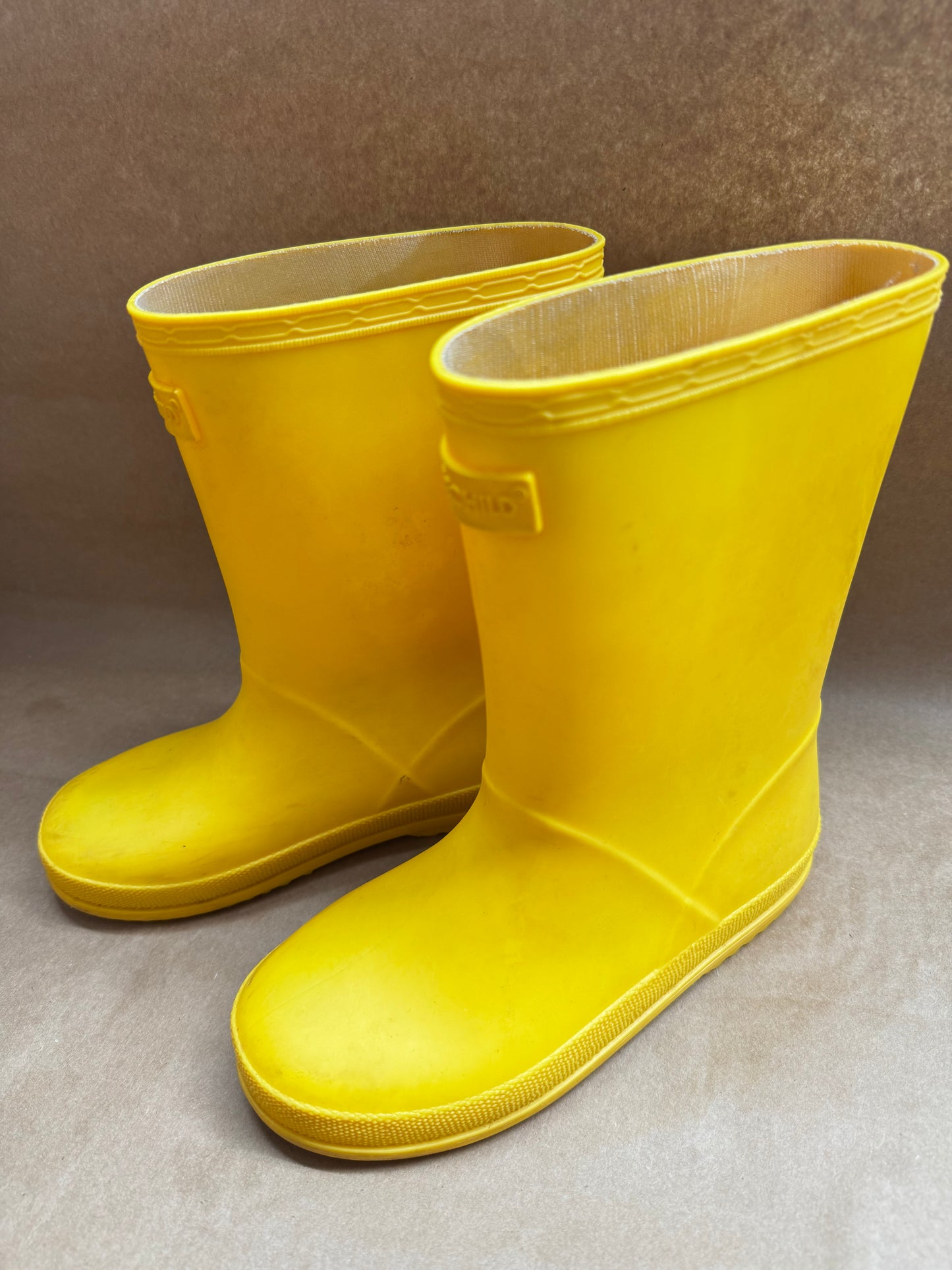Youth size 30 yellow Rain Boot