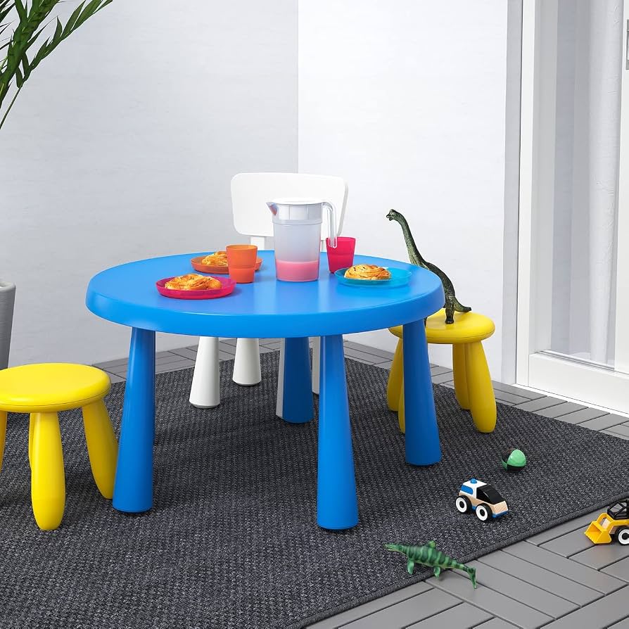 Pick up only~Plastic Table with stools