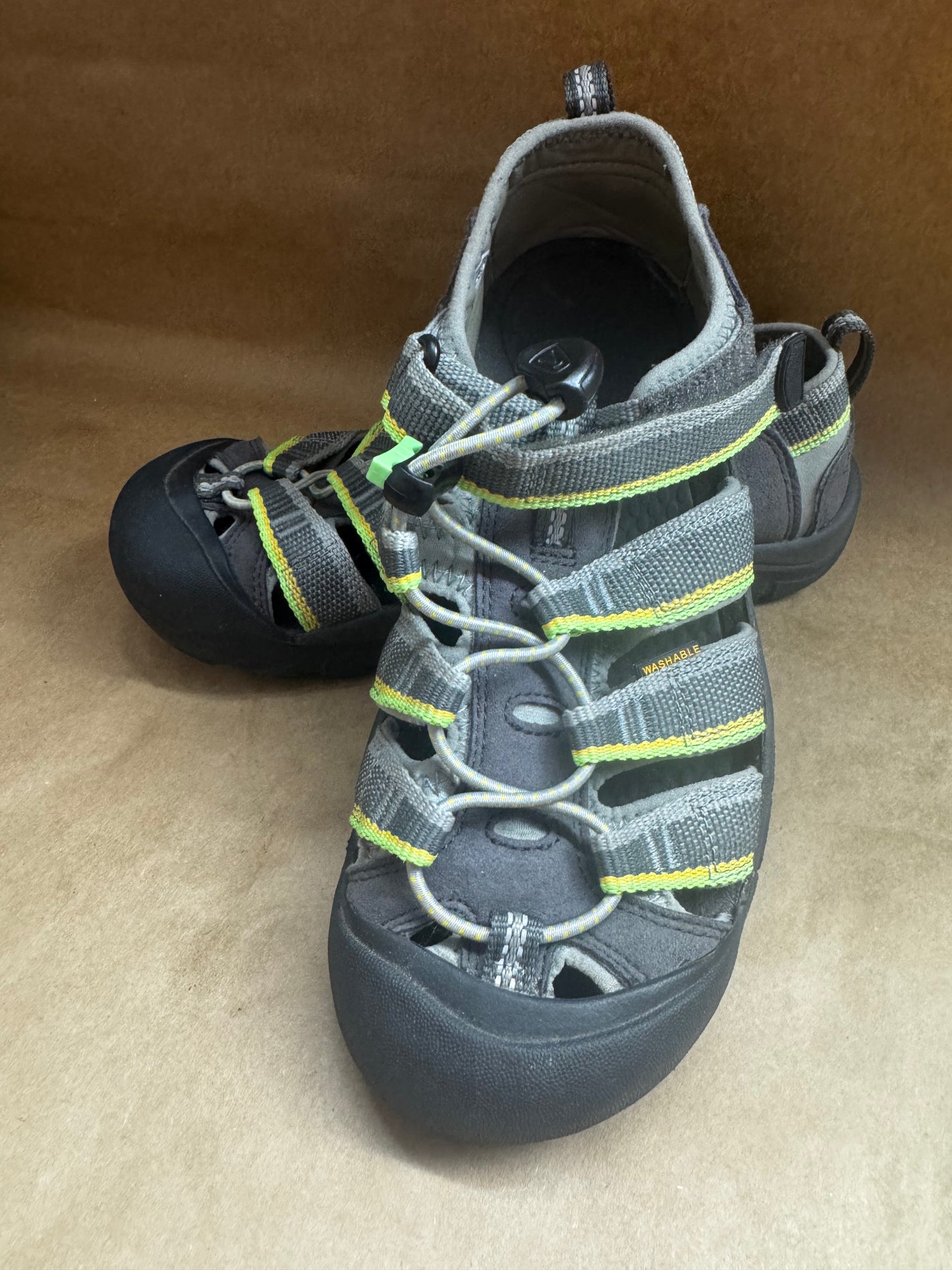 Size 4 Keen Shoes