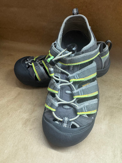 Size 4 Keen Shoes