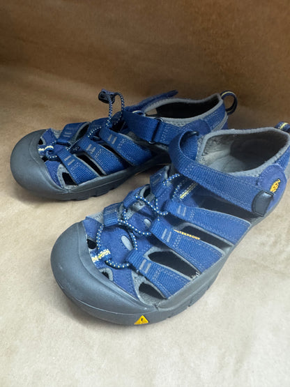 Size 4 Blue Keen Shoes