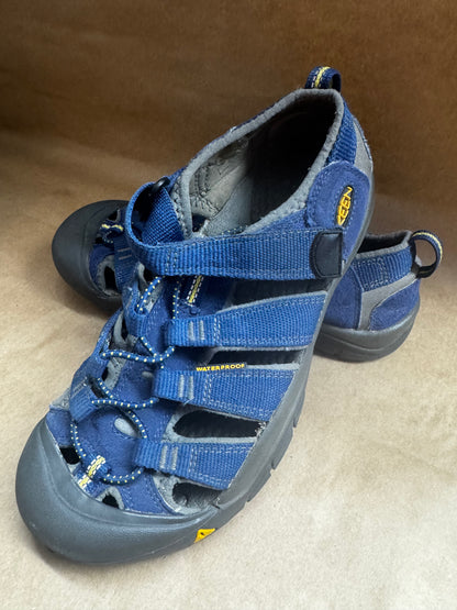 Size 4 Blue Keen Shoes