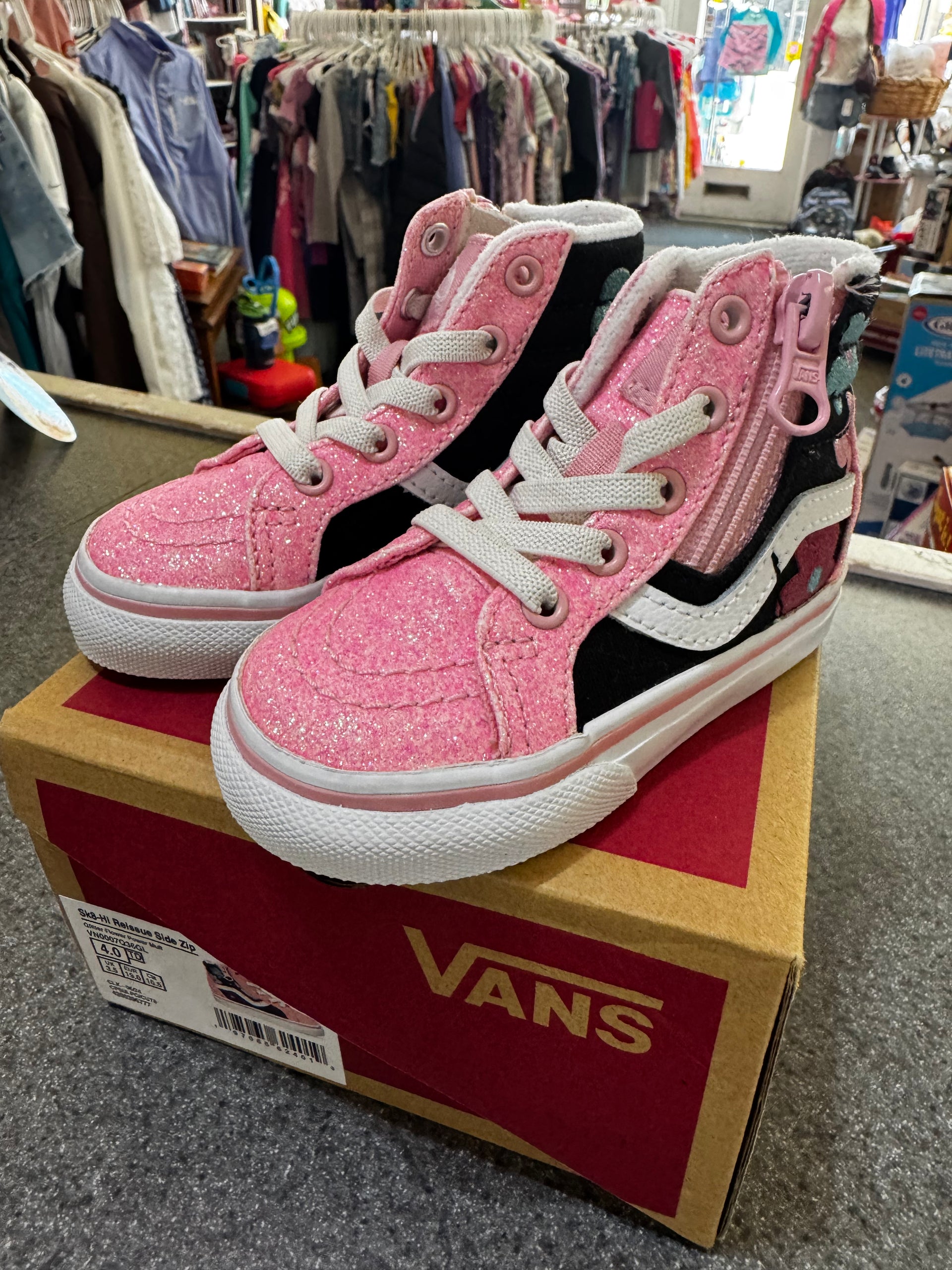 New~Vans sneaker size 4