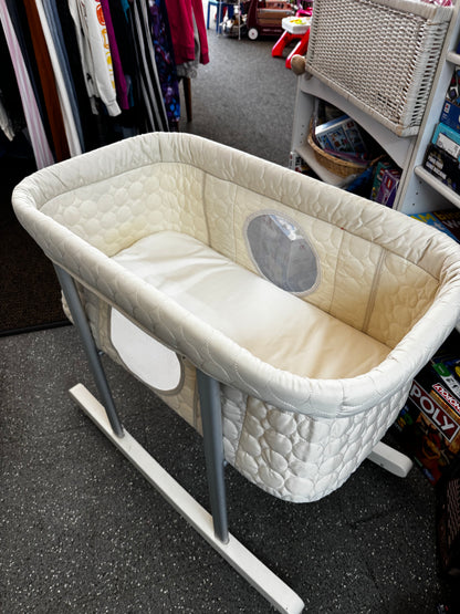 Pick up only~ Green Frog Bassinet