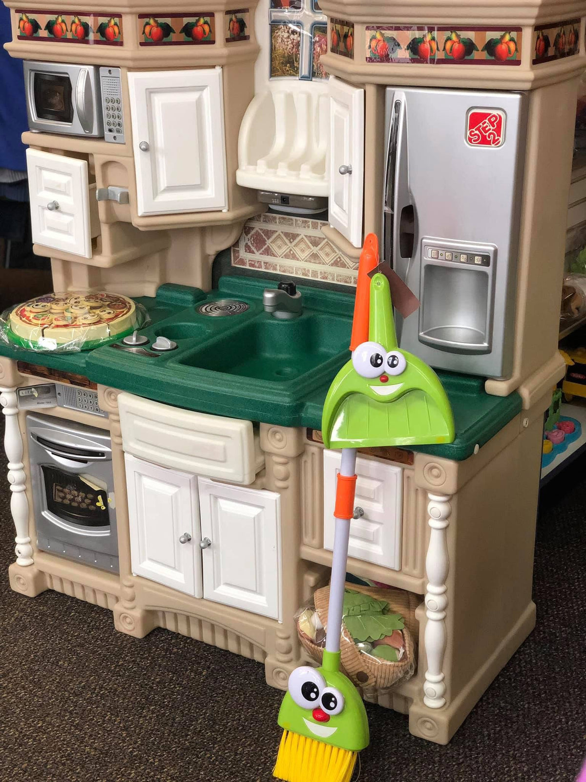 Pick up only~ Step 2 Kitchen
