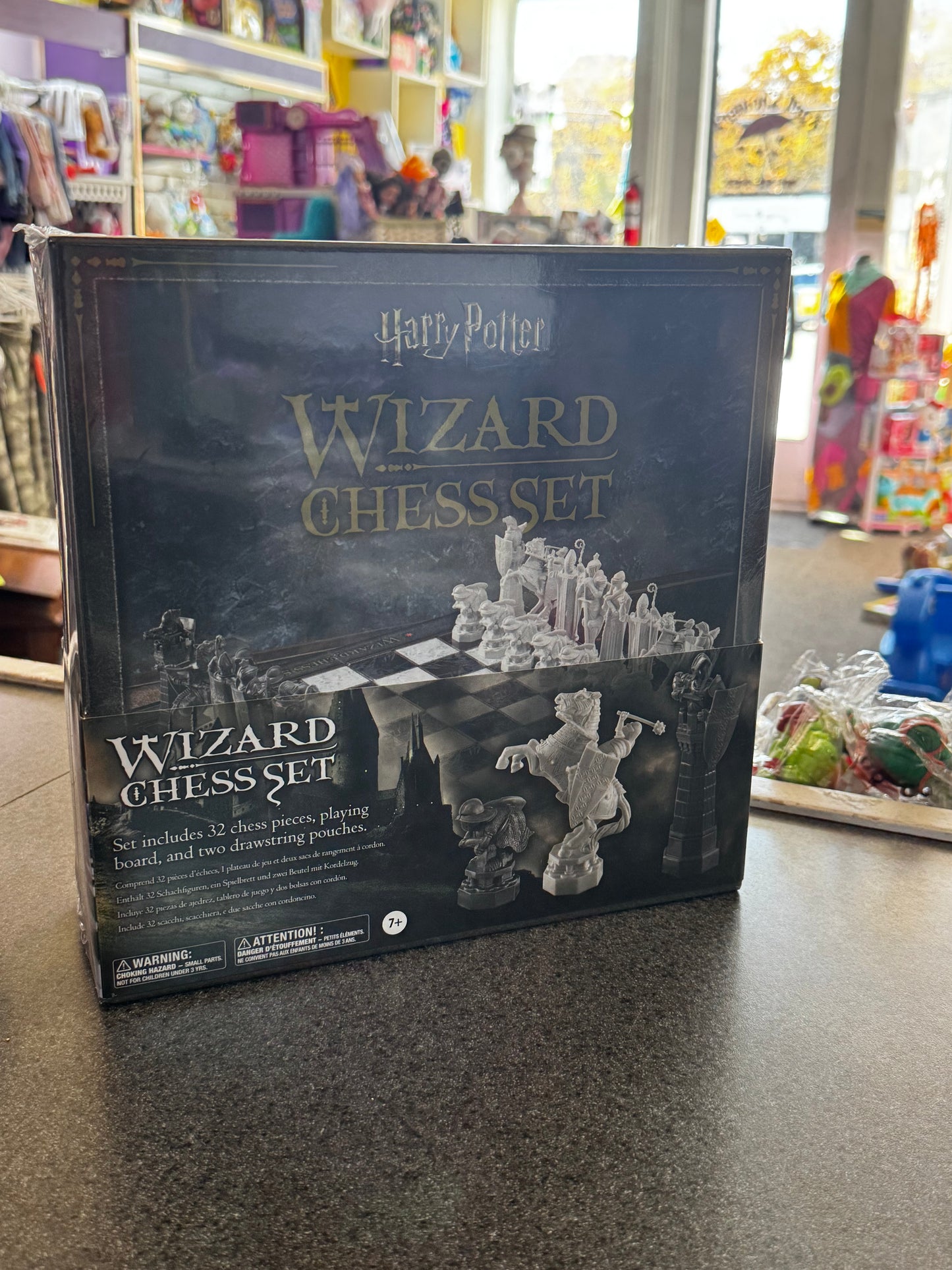 New~ The Noble Collection Harry Potter Wizard Chess Set