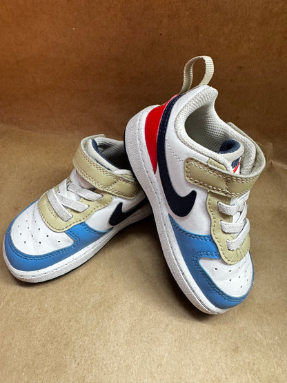 Nike sneaker ( little kids)