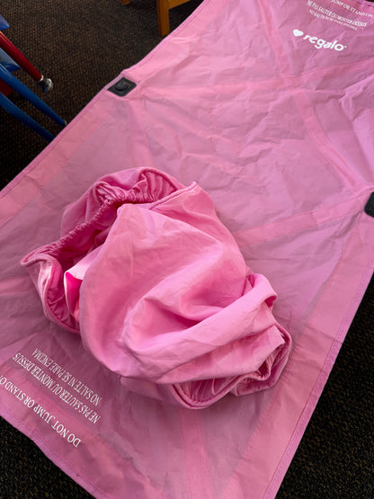 Regalo portable Cot with sheet