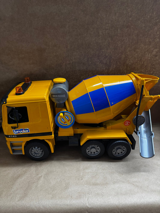 BRuder Cement Mixer Truck