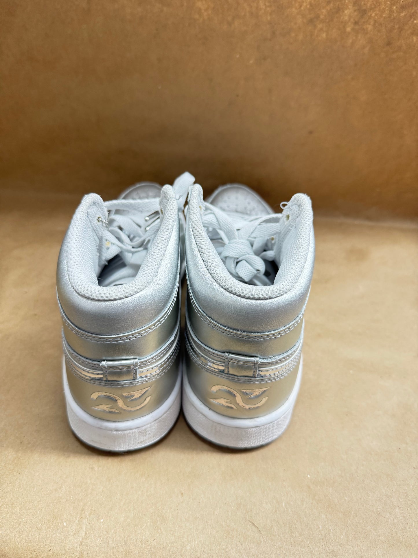 Size 6 Nike Golf Shoe Silver
