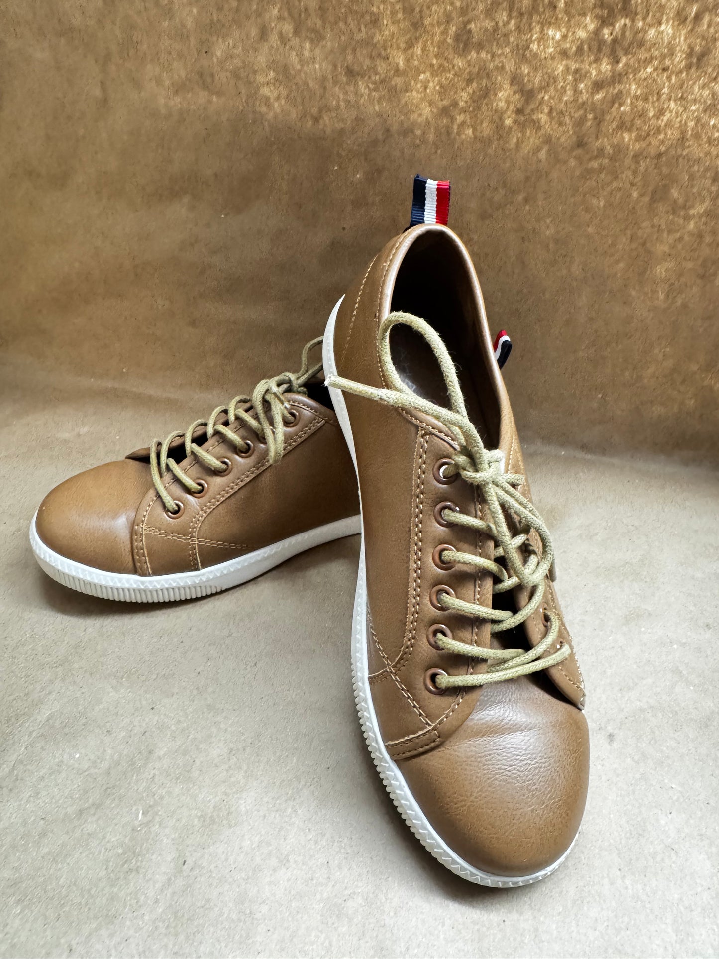 Size 6 Tahari Brown shoe