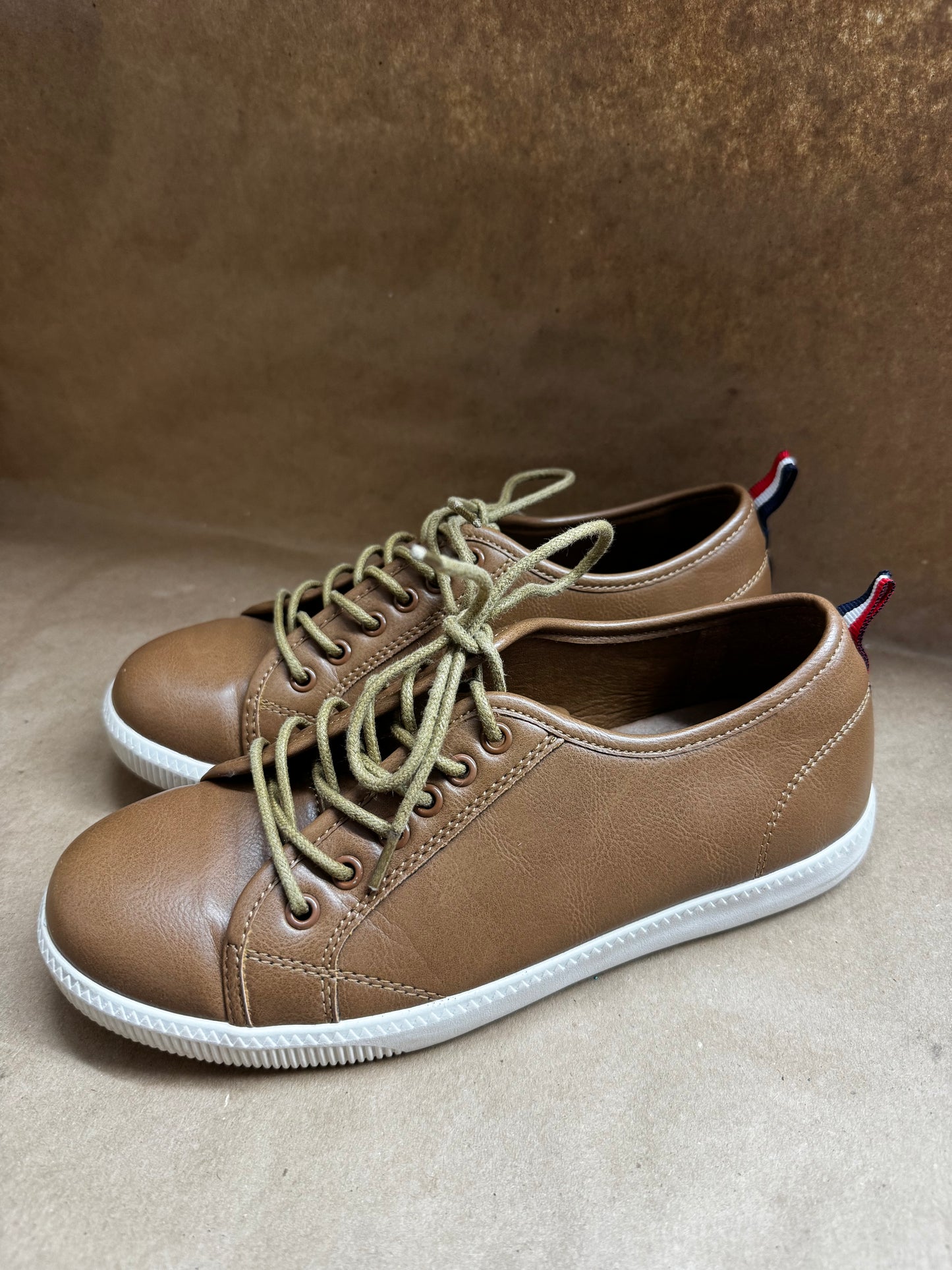 Size 6 Tahari Brown shoe