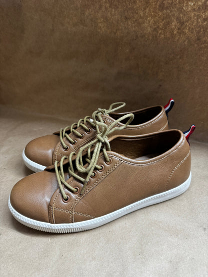 Size 6 Tahari Brown shoe