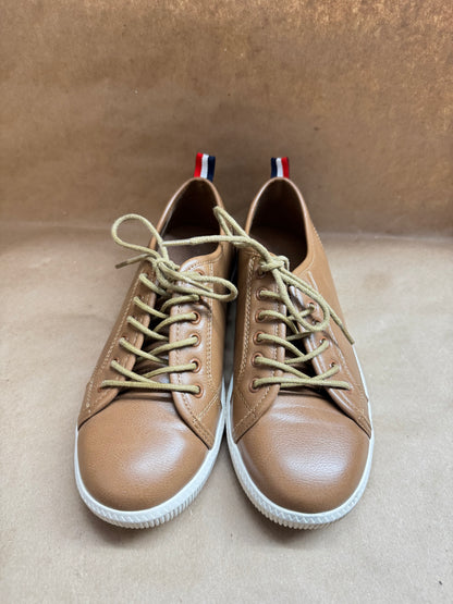 Size 6 Tahari Brown shoe