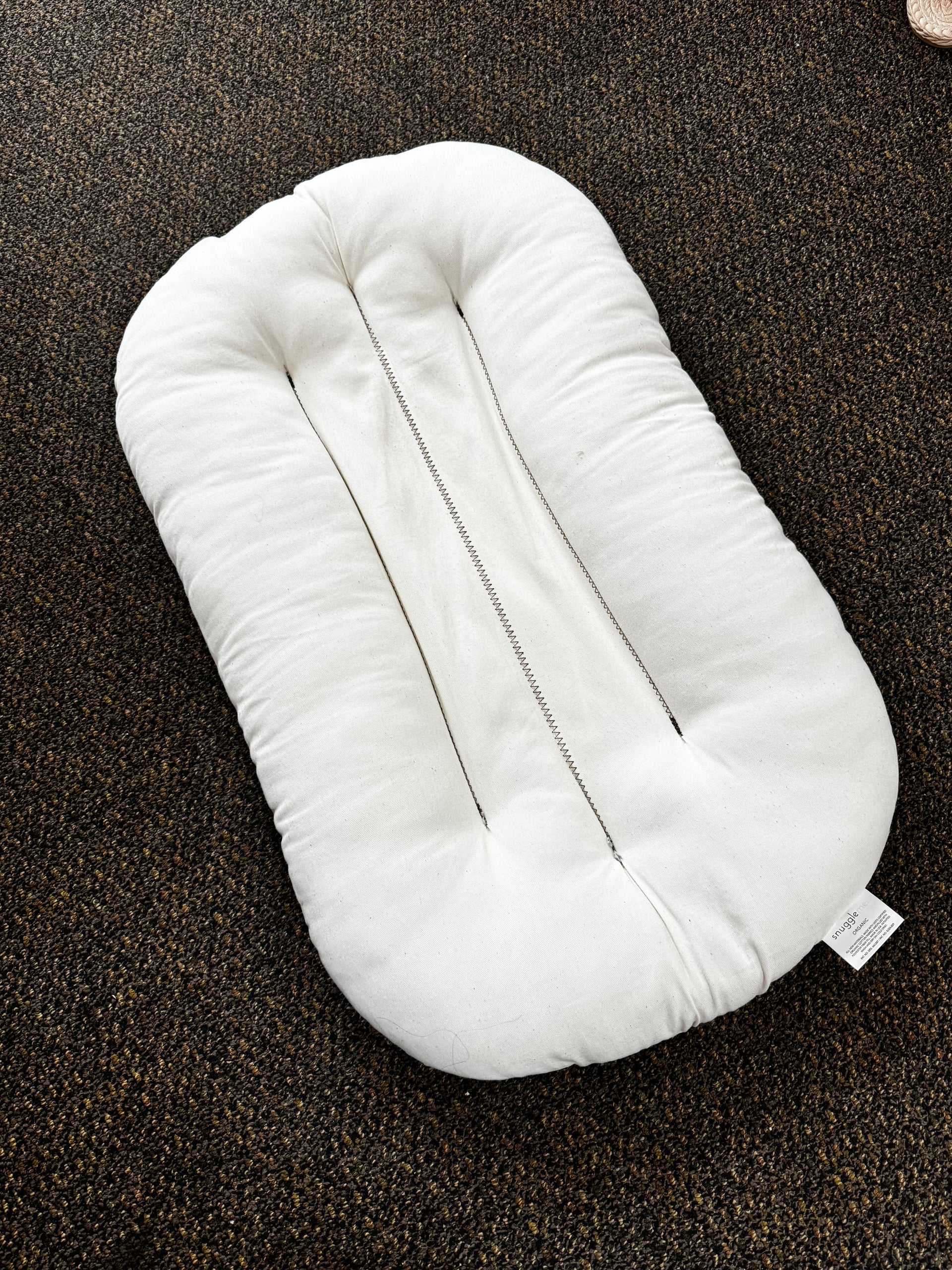Snuggle me Organic Lounger with cover