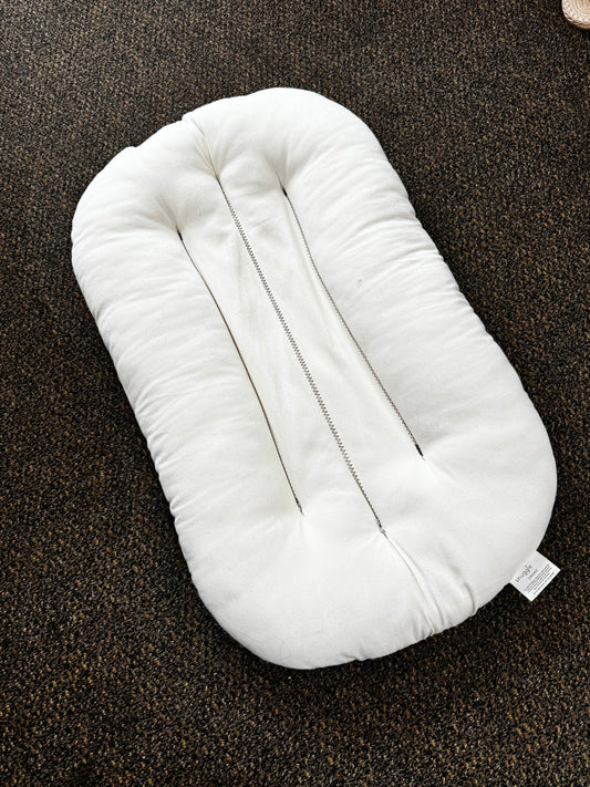 Snuggle me Organic Lounger with cover