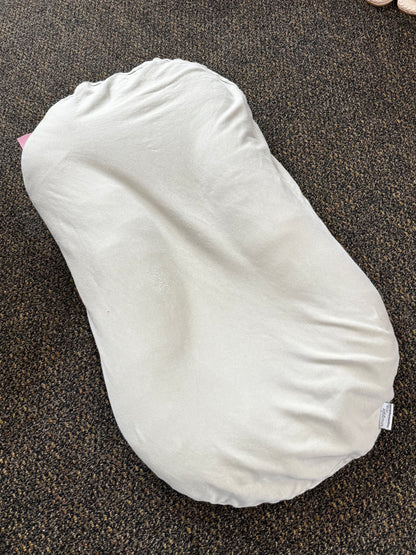 Snuggle me Organic Lounger with cover