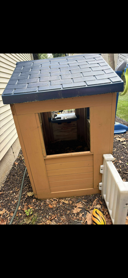 Pick up only Little Tikes Cottage house with fence outdoor